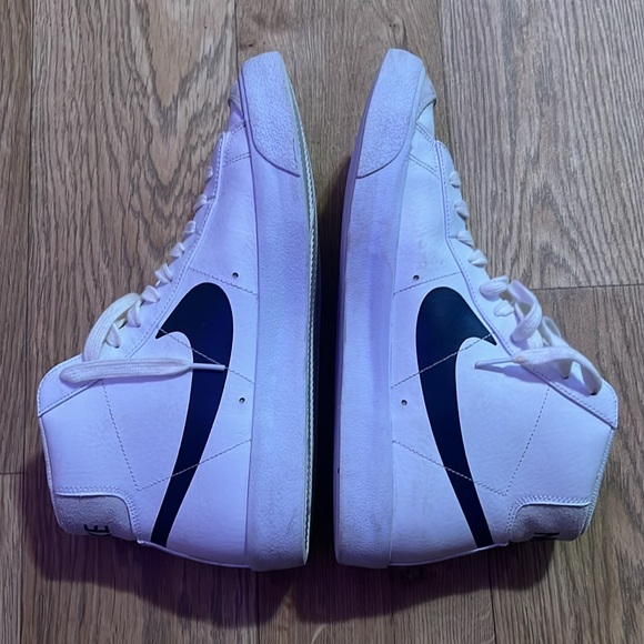 Nike Blazers - Picture 3 of 5